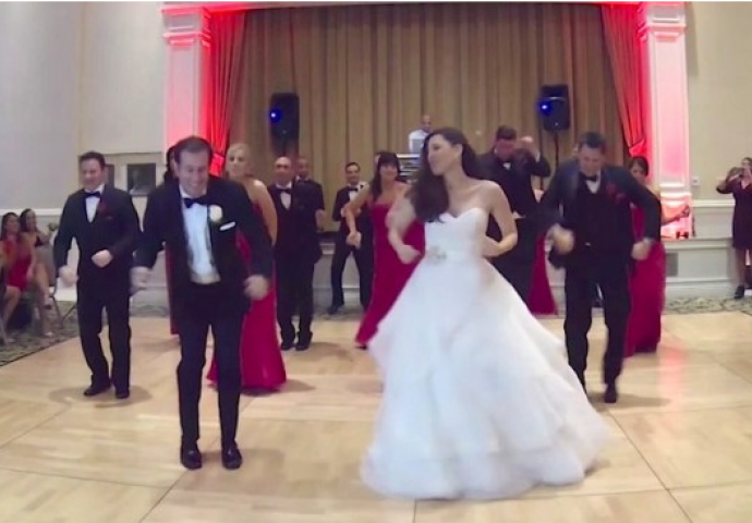 Počelo je kao običan svadbeni ples, a onda su priredili show za pamćenje (VIDEO)