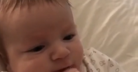 Mama je pitala 2-mjesečnu bebu može li izgovoriti "hello", a njen odgovor ju je ostavio u čudu (VIDEO)