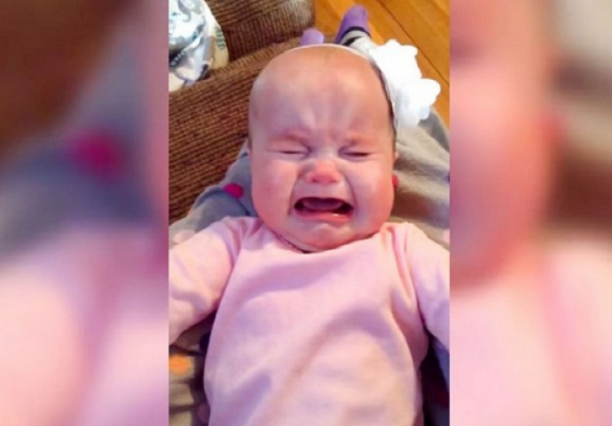 Roditelji imaju presmiješan način da smire svoju bebu, pogledajte kako (VIDEO)
