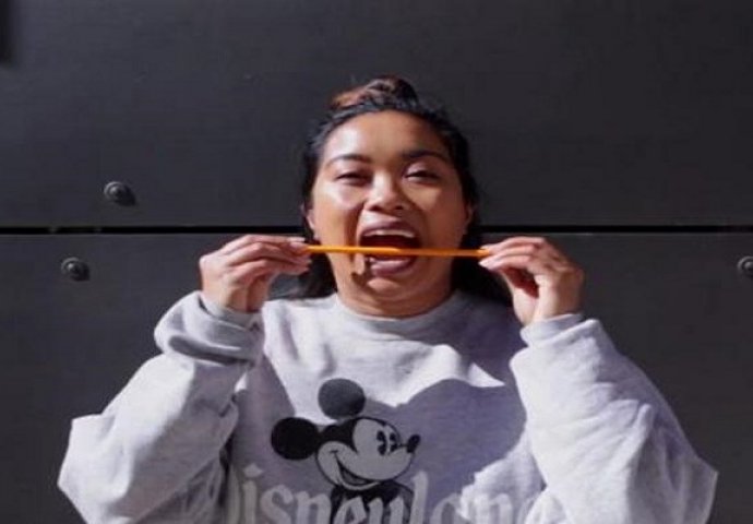 Kada vidite zašto je ona stavila olovku u usta, radićete isto svaki dan (VIDEO)