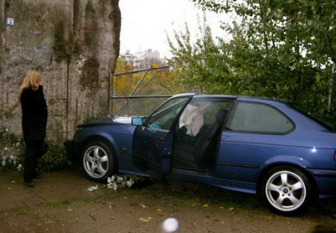 Šta sve očekivati kada dame sjednu za volan? Nije to baš neka ljubavna priča (FOTO)