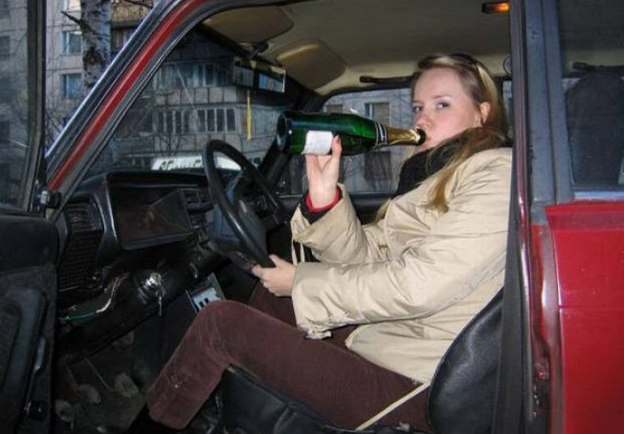 Šta sve očekivati kada dame sjednu za volan? Nije to baš neka ljubavna priča (FOTO)