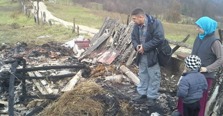 U vatrenoj stihiji izgubili jedini izvor primanja: Apel za pomoć četveročlanoj porodici kojoj je izgorjela štala i krava  (FOTO)