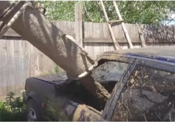 Ne zamjeri se Rusu: Napunio auto betonom jer ga je zagradio na parkingu (VIDEO)