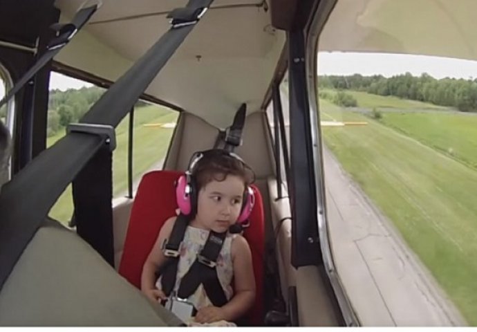 Tata i kćerka su poletjeli u avionu: Evo kako je reagovala kada je tata počeo praviti krugove (VIDEO)