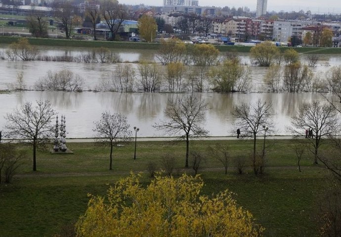 Sava se izlila iz korita u Zagrebu, za 24 sata narasla četiri metra