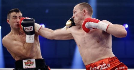 Njemački bokser u induciranoj komi nakon poraza u borbi za titulu