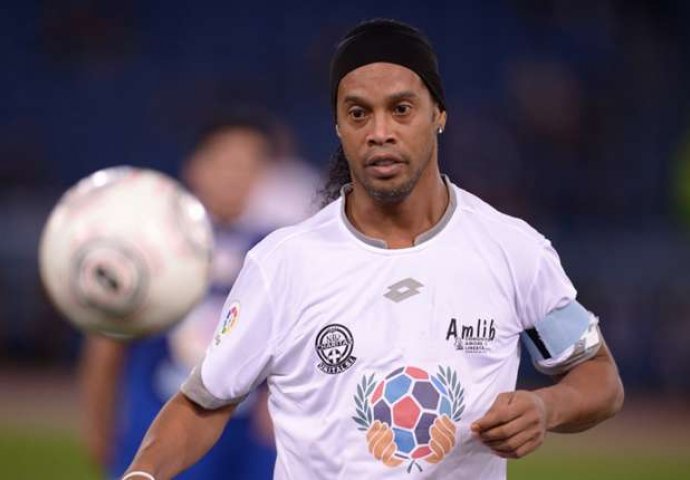 Ronaldinho ih odbio jer ima novi klub?!