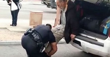 Policajac je uhvatio beskućnika i postavio u prtljažnik, nastavak je zapalio društvene mreže (VIDEO)