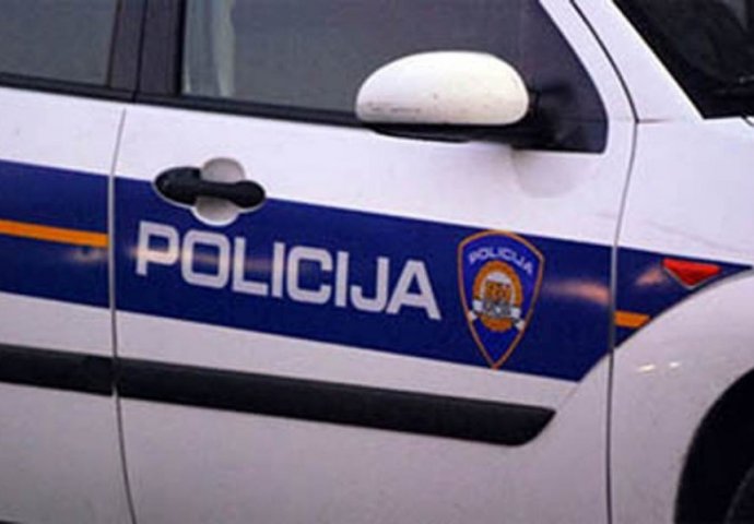 Hrvatska: Priveden zbog četničke kape, policija naknadno u kući otkrila oružje