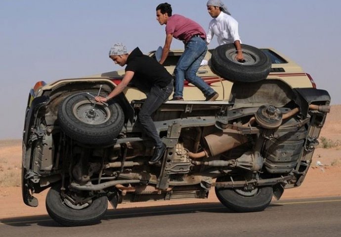Šta je njima u glavi? Fotografije ljudi sa kojima nešto ozbiljno nije uredu, čim su spremni na ove ludosti! (FOTO)