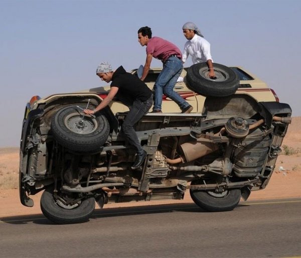 kreativan-nacin-kako-voziti-automobil-ukoliko-niste-primetili-oni-menjaju-gumu-3