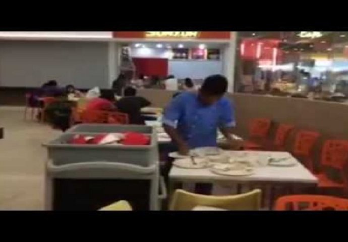 Snimao je konobara koji je pospremao stol u restoranu, ono što je uslijedilo ga je ostavilo bez riječi (VIDEO)
