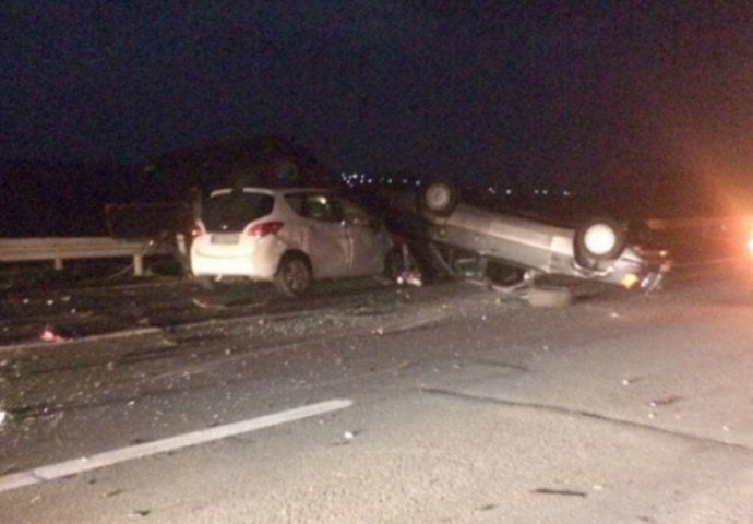 Stravičan udes na auto-putu, poginula dva dječaka i muškarac