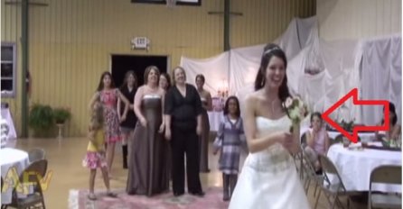 Bacila je buket na vjenčanju, a on je završio na najmanje očekivanom mjestu (VIDEO)