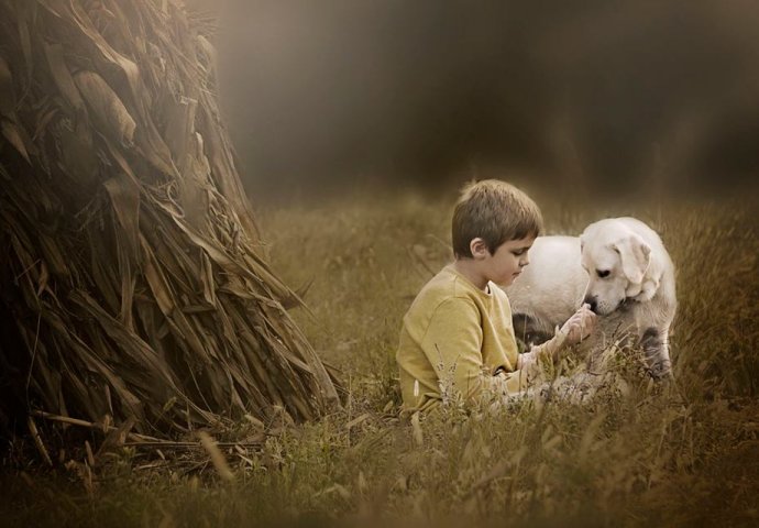 Fotografije prijateljstva dječaka i labradora iz Srbije oduševile svijet: Rastopit će vam srce!