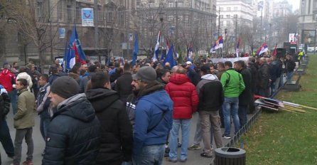 Protest vojnog sindikata, 2000 pripadnika vojske ispred ministarstva odbrane