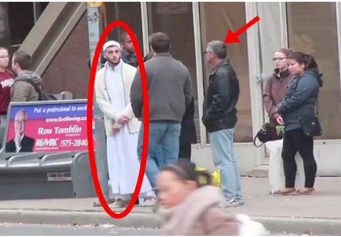 Napao je muslimana jer "izgleda kao terorista", pogledajte reakciju običnih Kanađana (VIDEO)