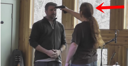 Uperio mu je napunjen pištolj u čelo, a njemu je to bilo smiješno (VIDEO)