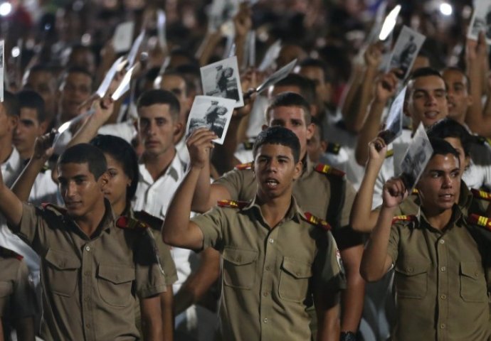 Stotine hiljada Kubanaca na posmrtnoj ceremoniji Fidelu Castru