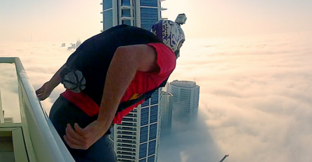 Skočio je sa 200 metara visokog nebodera u gustu maglu, ovako nešto nikada niste vidjeli (VIDEO)