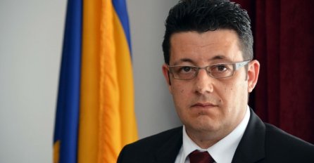 Čampara privremeno suspendovao šefa kabineta Hajradina Mekića