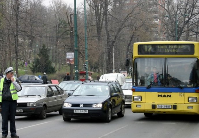 Policija u kontroli saobraćaja u Sarajevu uručila 722 prekršajna naloga