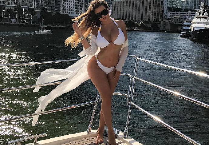 Djevojka koja je zasjenila Kim Kardashian:  Ima prirodnu guzu za kojom i muškarci i cure "sline" (FOTO)