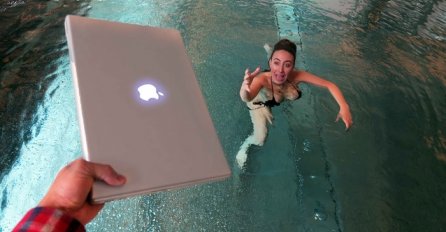Naljutila je brata toliko da joj se osvetio na bolan način bacivši joj laptop u bazen (VIDEO)