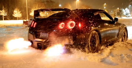 Ljubitelji super auta pogledajte kako se GTR "ispaljuje" na snijegu (VIDEO)