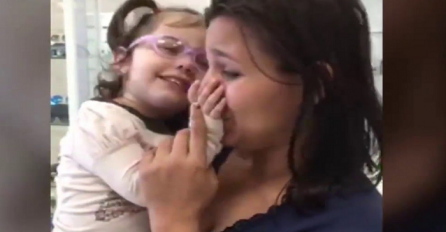 Slijepa djevojčica je nakon operacije prvi put vidjela majku, njena reakcija se ne može opisati (VIDEO)