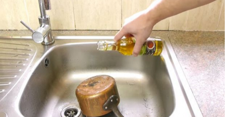 Istresao je sol i ocat na zaprljanu šerpu, ovaj trik je jednostavno genijalan (VIDEO)