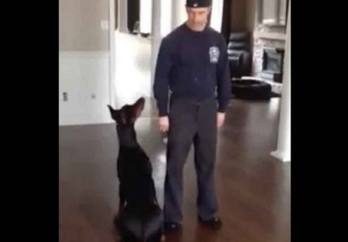 Ovako dresiranog psa još niste vidjeli: Ono što ovaj Doberman radi je prosto nevjerovatno (VIDEO)