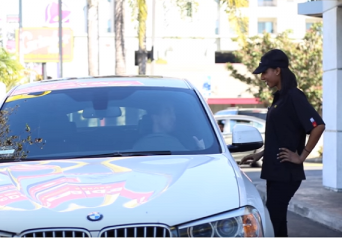 Pogledajte kako je lako pokupiti djevojku kad voziš BMW X6 (VIDEO)