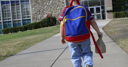 Osnovci više neće nositi teške školske torbe, opasne za kičmu 