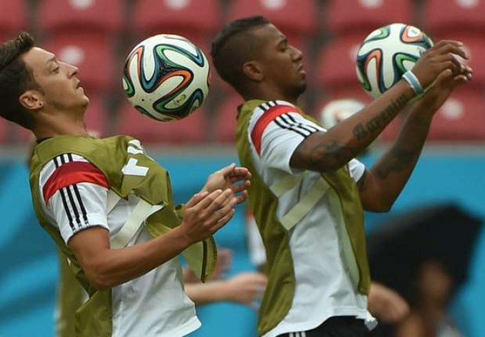 Özil: Sad je naš red, brate; Boateng: Nisi li to rekao i prošle godine?
