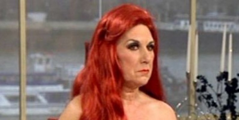 ova-baka-potrosila-je-vise-od-16-000-dolara-kako-bi-izgledala-kao-dzesika-rebit-9-c55