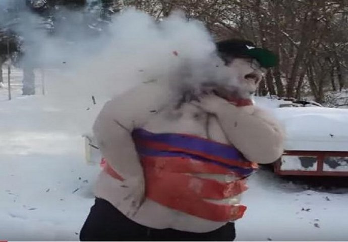 Definitivno nije normalan! Zalijepio je petarde oko seke i upalio, za manje od 2 sekunde je zažalio (VIDEO) 