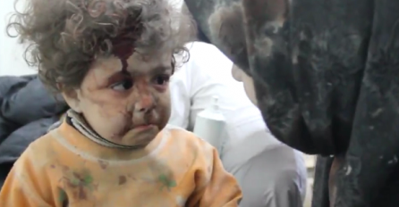 Od traume, više ni ne plače: Jezivo tužan video iz Alepa pokazuje kakvo zlo se tamo dešava (VIDEO)