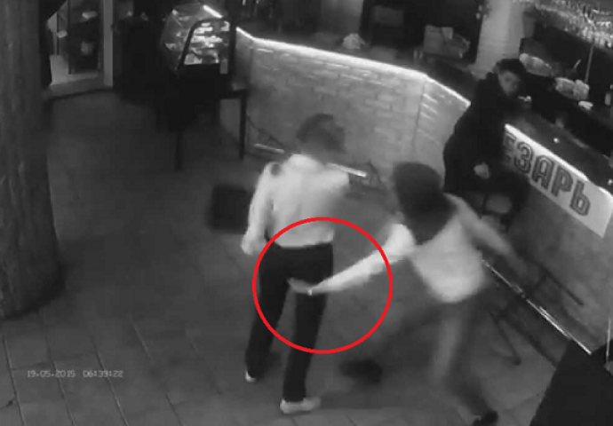 Kakva greška: Uhvatio konobaricu za guzu pa dobio strašne batine (VIDEO)