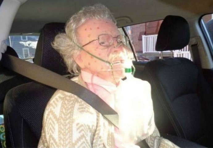 Bizarno: Smrznuta starica je bila zaključana u autu, ali kad su policajci došli, uslijedio je šok!