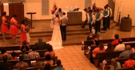 Trebali su se vjenčati u crkvi, a onda je uslijedilo nešto što nikako nisu očekivali (VIDEO)