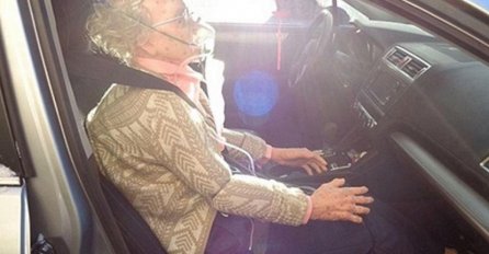 Policajci radi bake razbili prozor automobila, a unutra ih je dočekao šok (VIDEO)