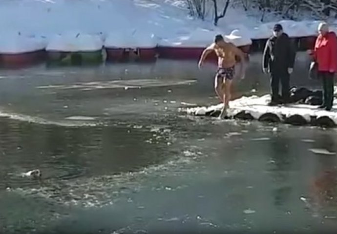 Ugledao je  psa kako se davi u ledenoj vodi i odmah je znao šta treba da uradi! (VIDEO)