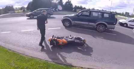 Izašao je iz auta i htio da udara motoristu na kružnom toku, dobro se zeznuo (VIDEO)