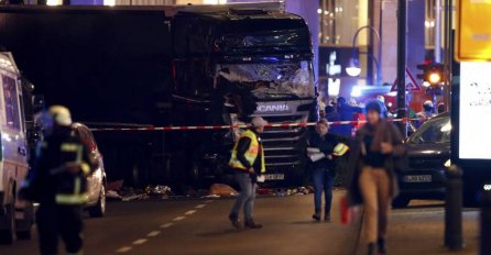 Žrtve u naletu kamiona u market u Berlinu [VIDEO]