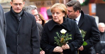 Merkel položila cvijeće na mjestu jučerašnjeg napada