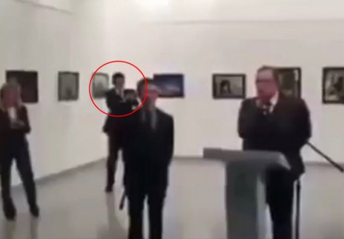Čekao pravi trenutak: Evo kako je ubica vrebao ruskog ambasadora i mučki ga ubio! (UZNEMIRUJUĆI SNIMAK)