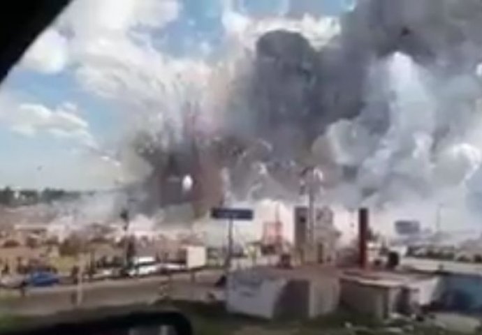 Snažne eksplozije uzdrmale Meksiko: U zrak odletjela tržnica na kojoj se prodaje pirotehnika