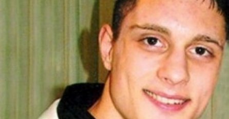 Nakon što je ubio djevojku i komšiju i završio u zatvoru, Marko (27) zaklao cimera žiletom 
